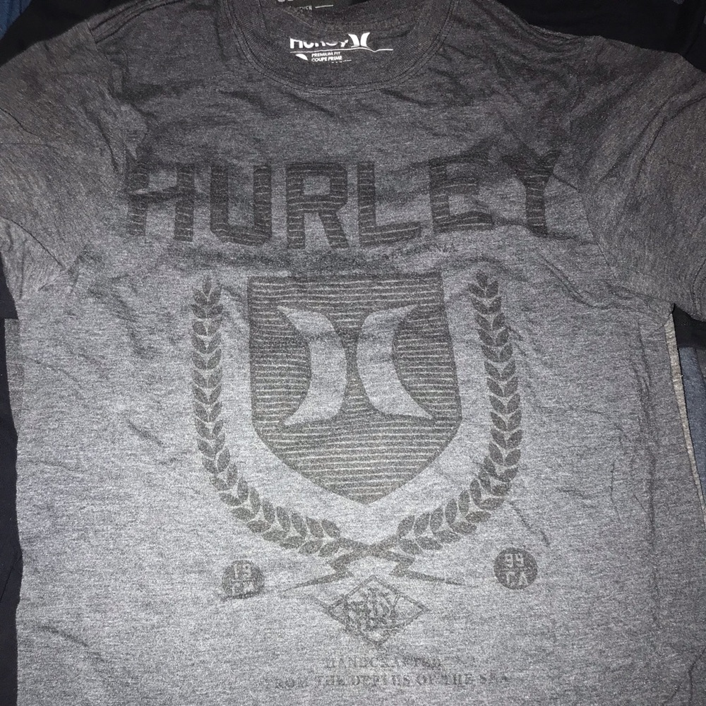 Men’s Hurley shirt